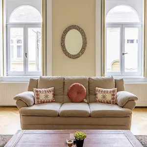 graceful-cozy-dream-home-next-to-the-opera-house.inbudapesthotels.com/
